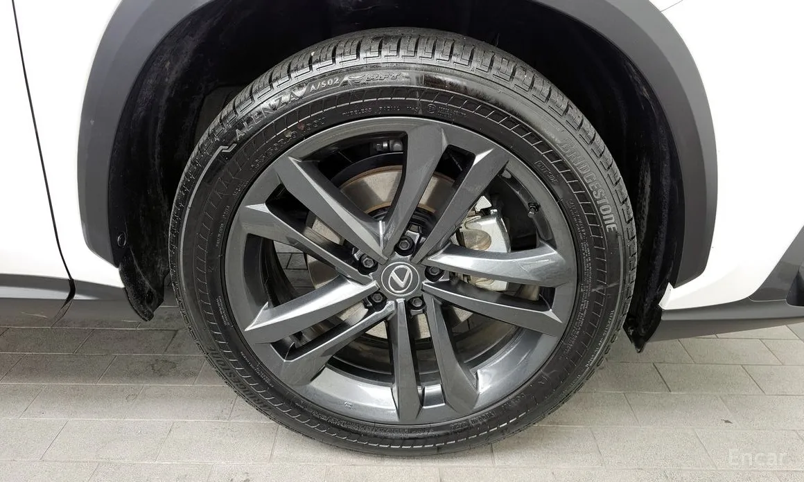 Фото 5 - Lexus NX