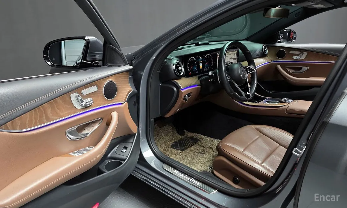 Photo 10 - Mercedes-Benz E-Class