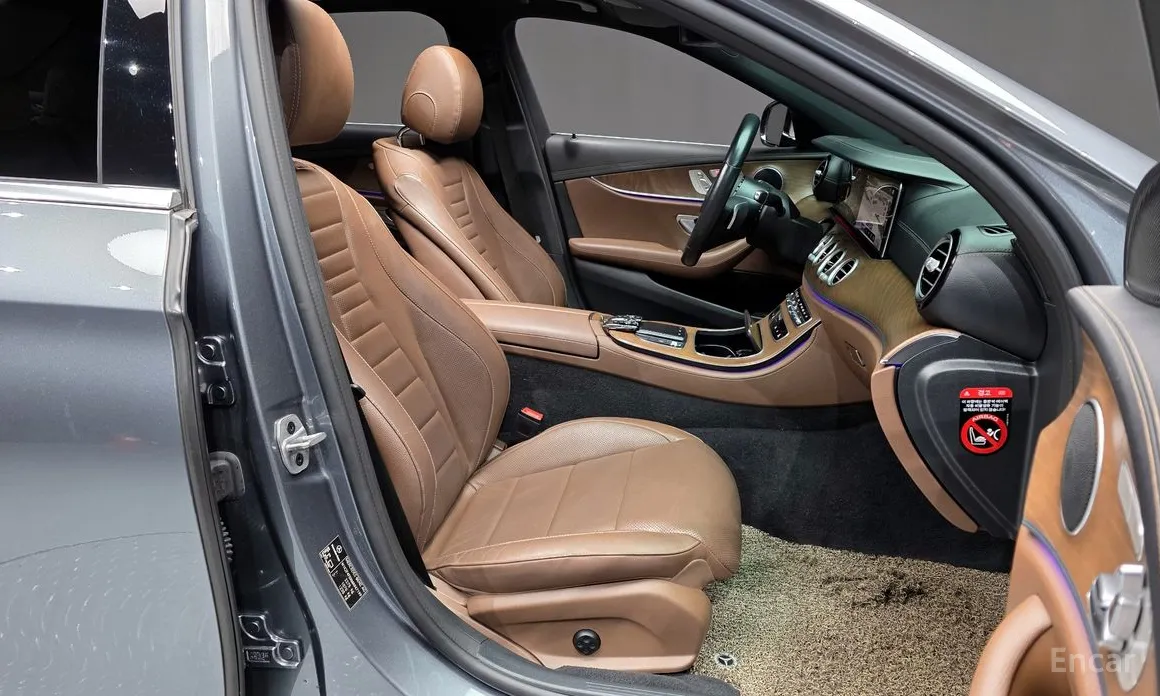 Photo 11 - Mercedes-Benz E-Class