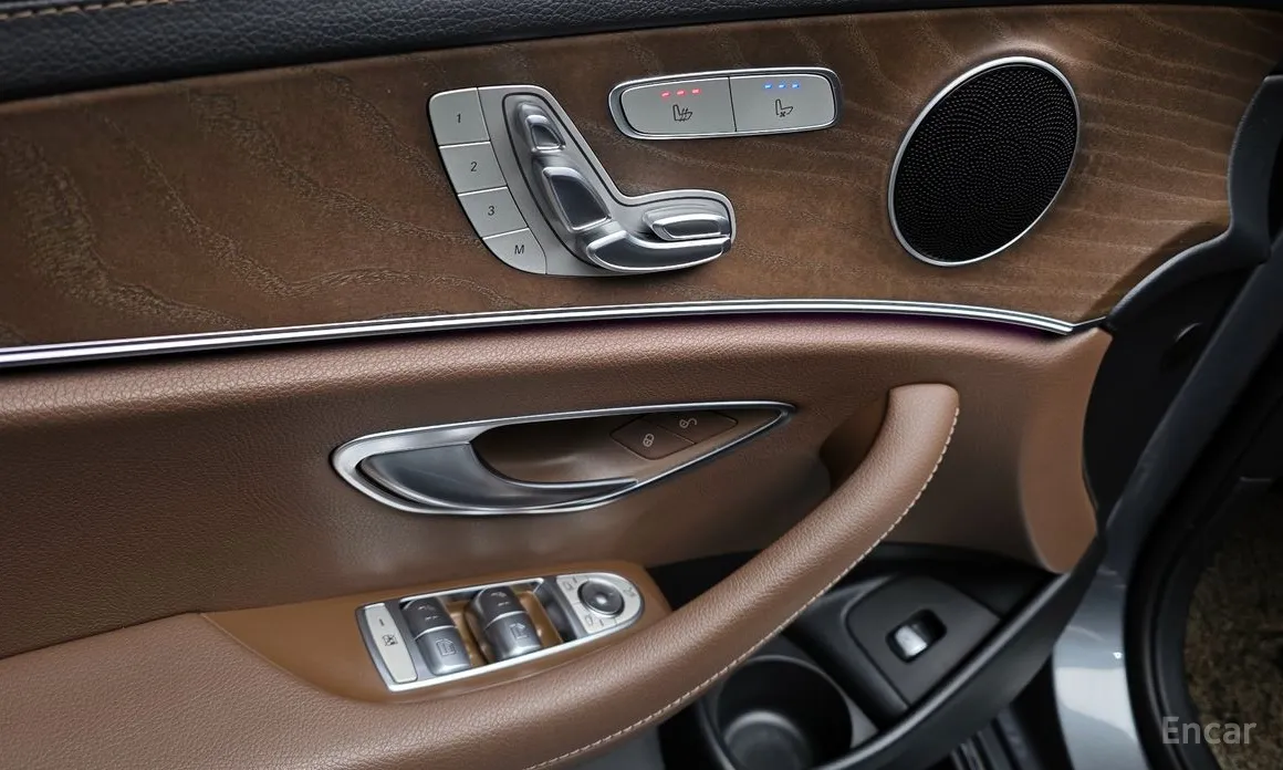 Photo 14 - Mercedes-Benz E-Class