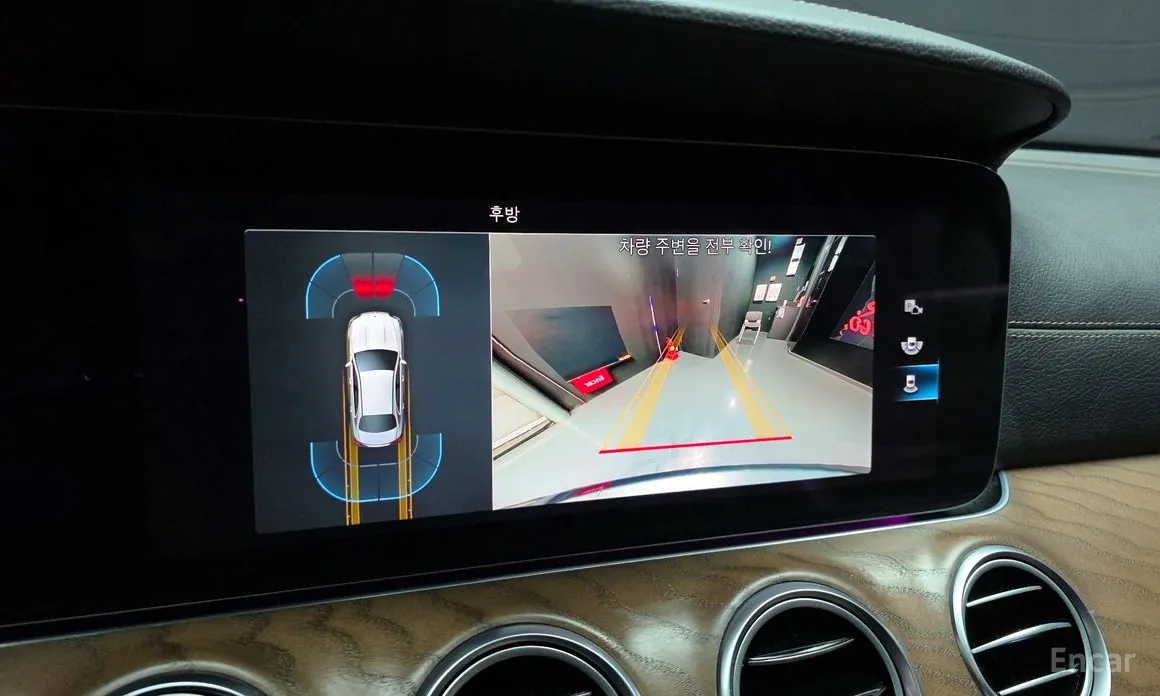 Photo 16 - Mercedes-Benz E-Class