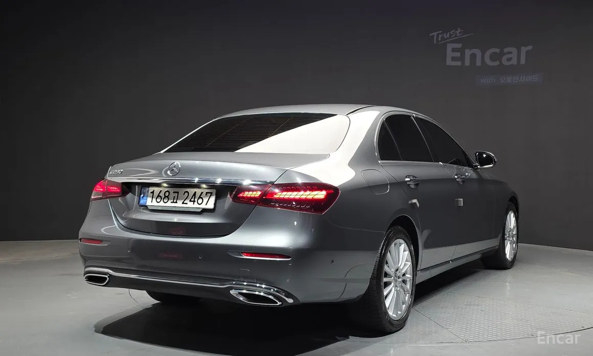 Photo 2 - Mercedes-Benz E-Class