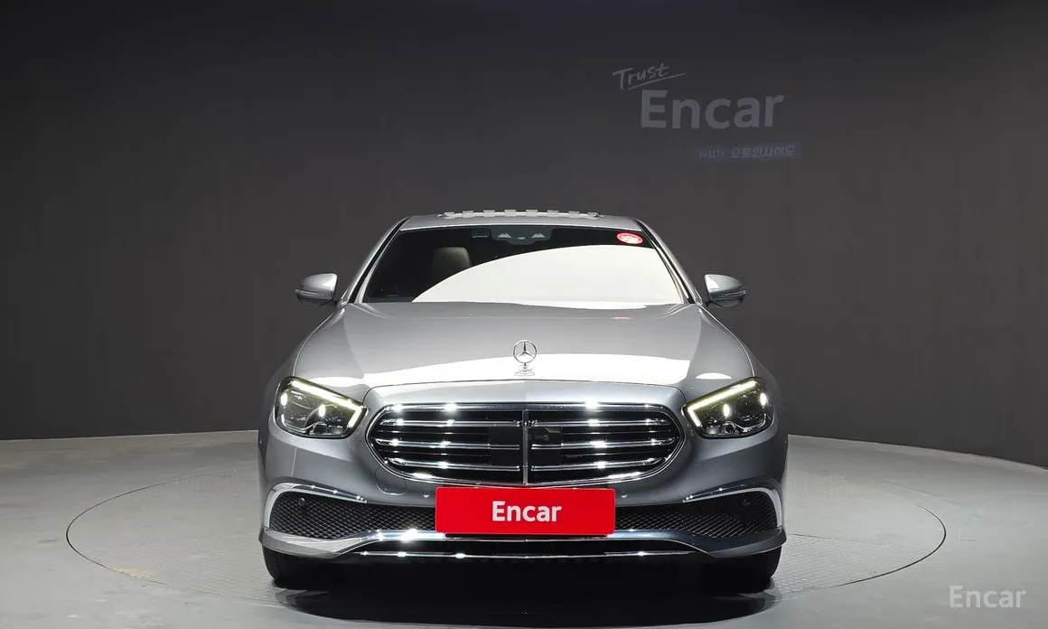 Photo 3 - Mercedes-Benz E-Class