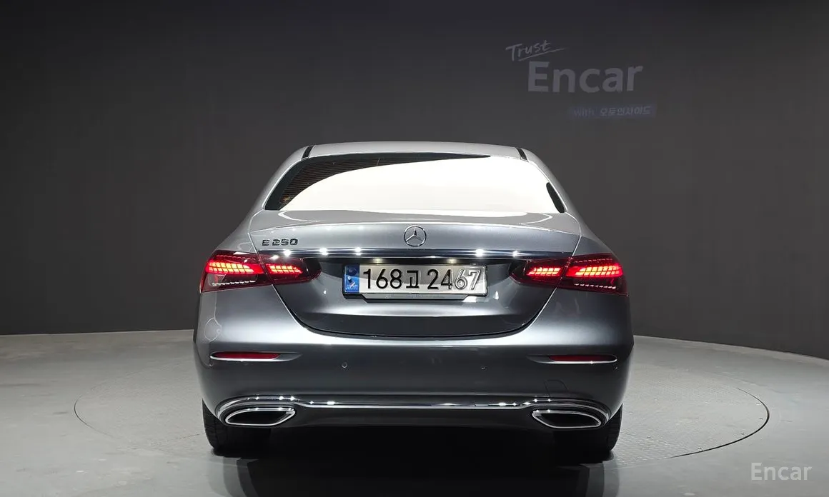 Photo 4 - Mercedes-Benz E-Class