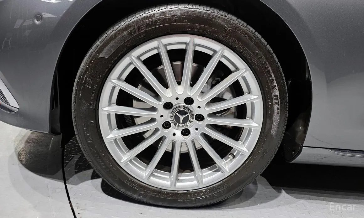 Photo 5 - Mercedes-Benz E-Class