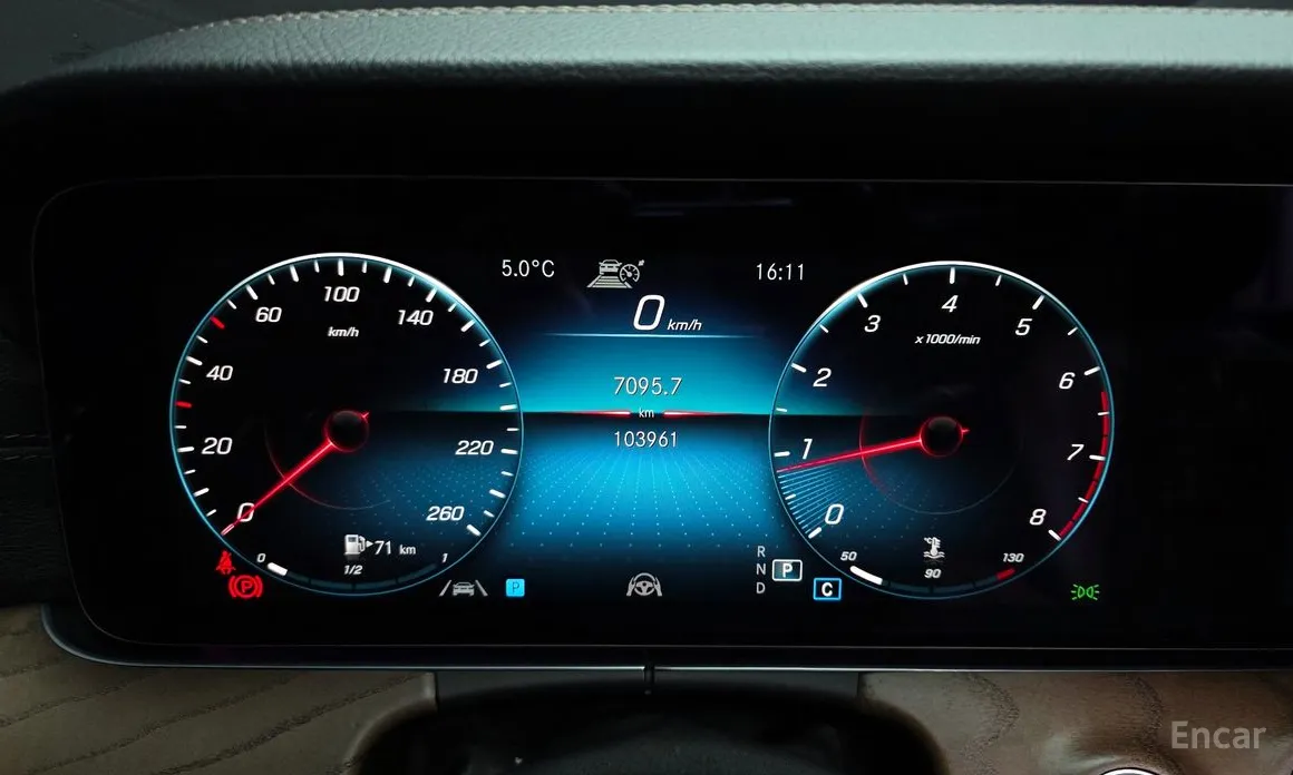 Photo 8 - Mercedes-Benz E-Class