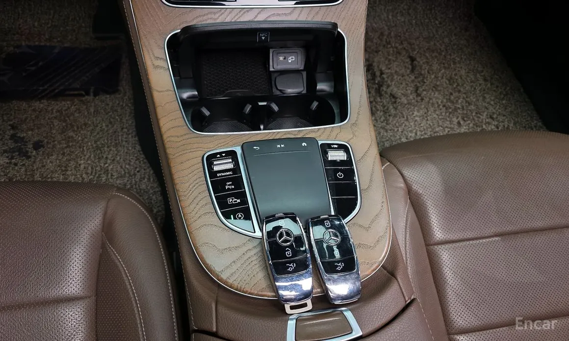 Photo 9 - Mercedes-Benz E-Class