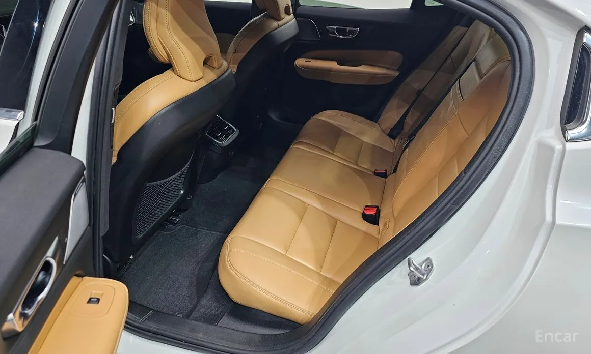 Фото 13 - Volvo S60