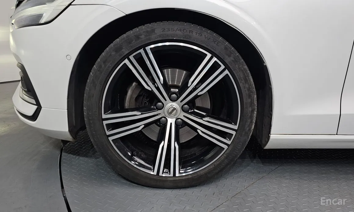 Фото 5 - Volvo S60