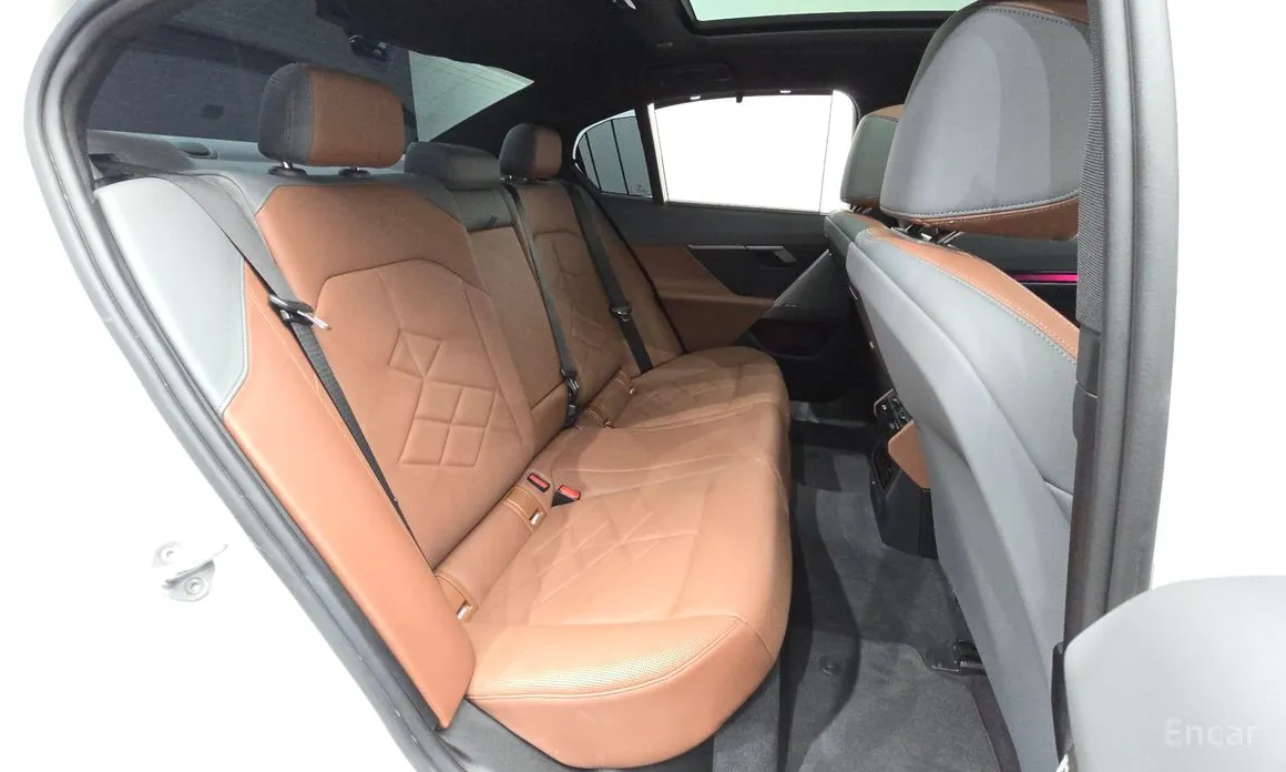 Фото 12 - BMW i5