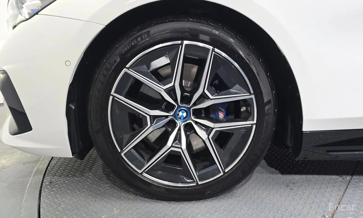 Фото 5 - BMW i5