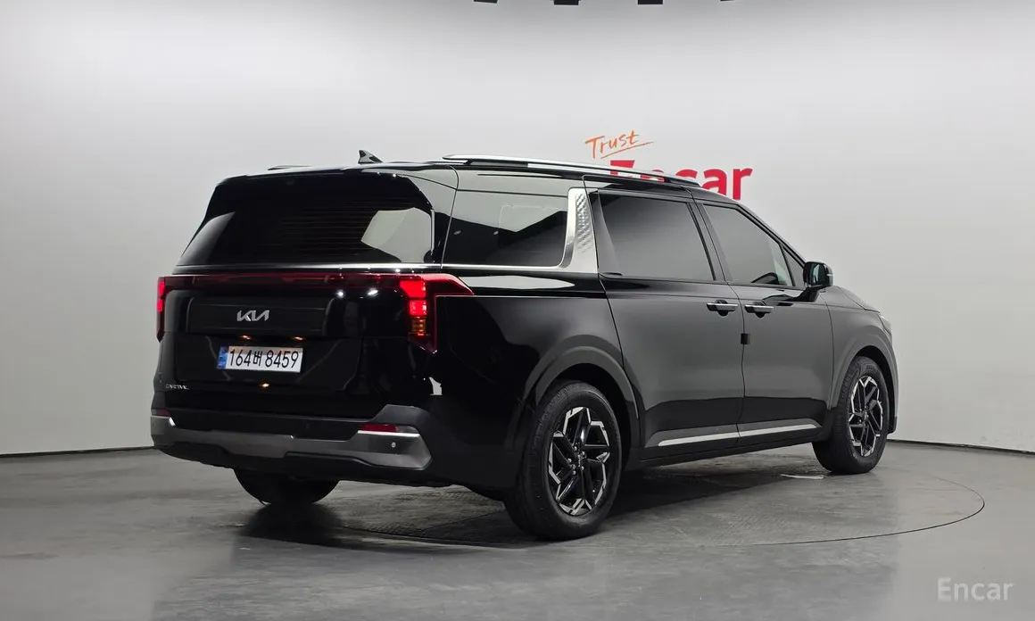 Фото 2 - Kia Carnival