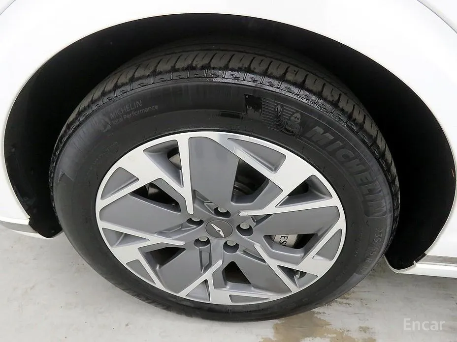 Фото 20 - Genesis GV70