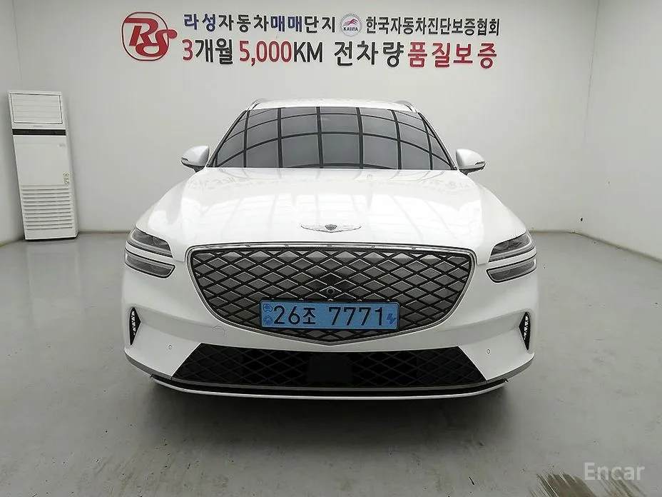 Фото 3 - Genesis GV70