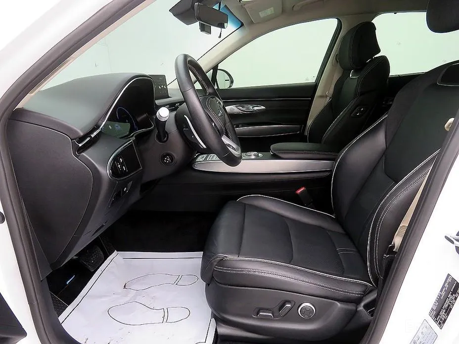 Фото 6 - Genesis GV70