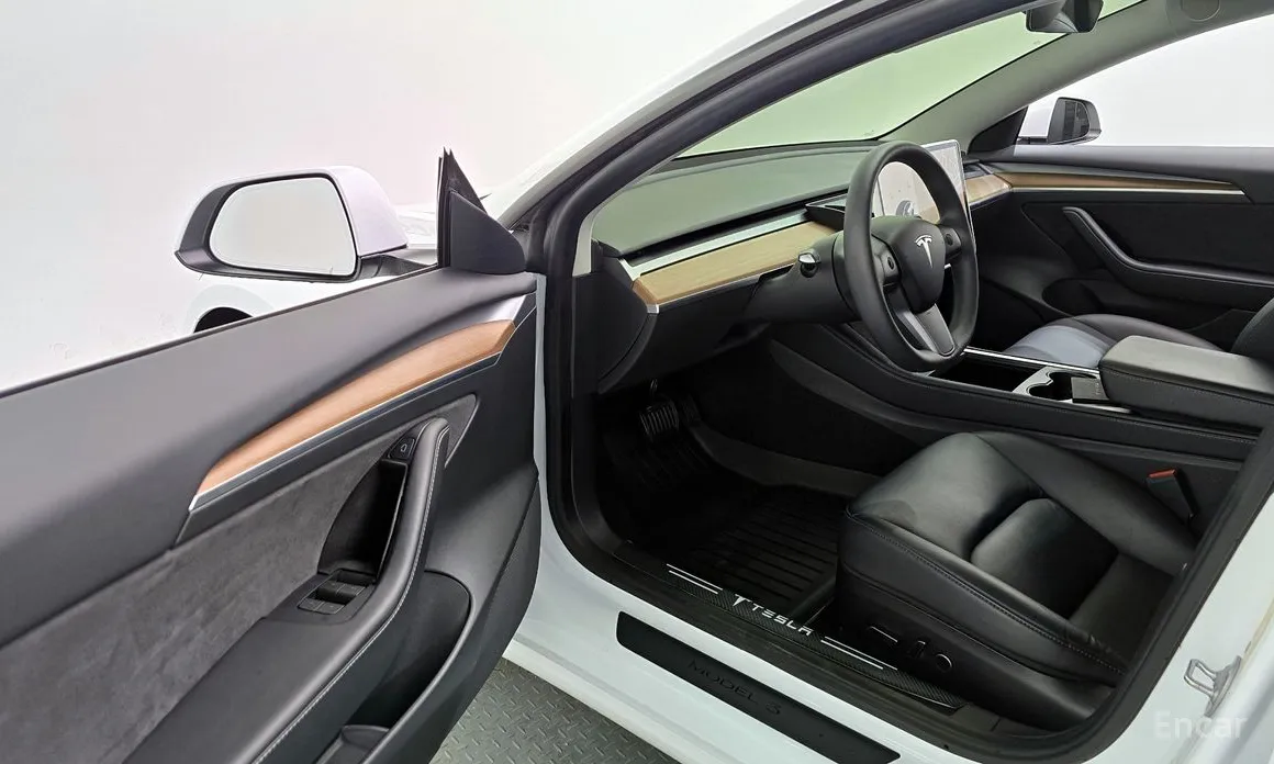 Фото 10 - Tesla Model 3