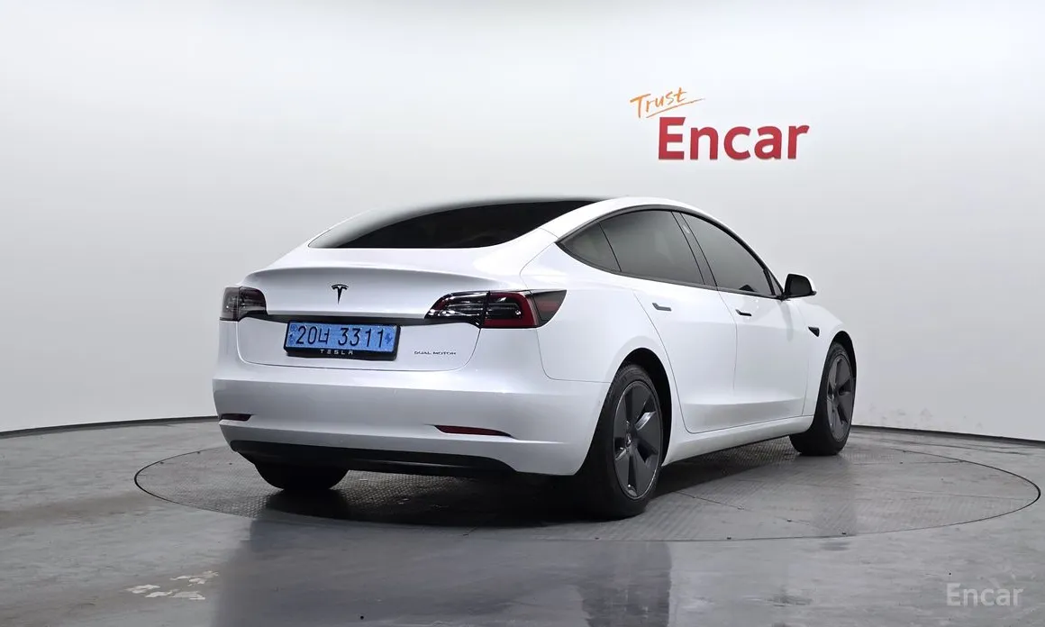 Фото 2 - Tesla Model 3