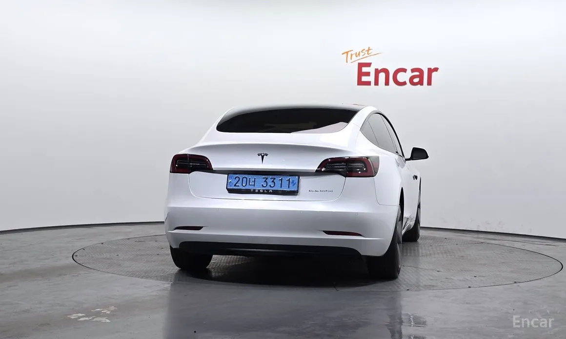 Фото 4 - Tesla Model 3