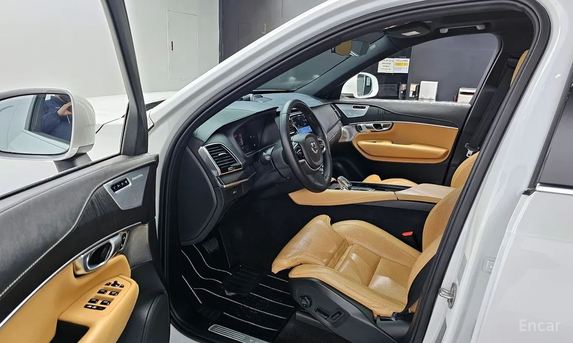 Фото 10 - Volvo XC90