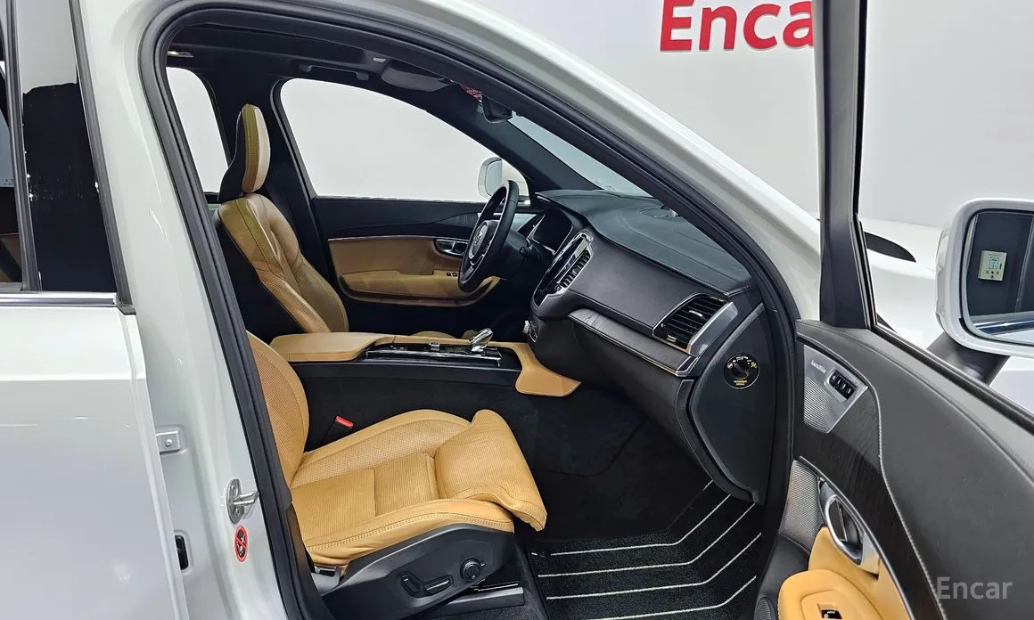 Фото 11 - Volvo XC90