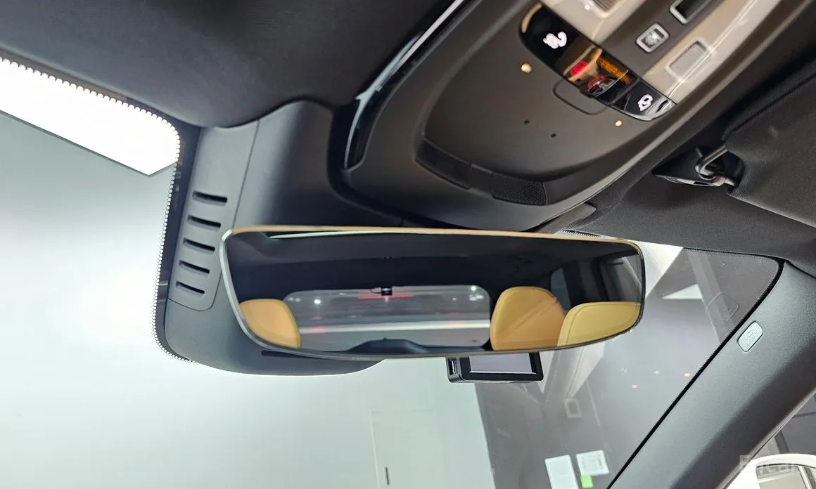 Фото 18 - Volvo XC90