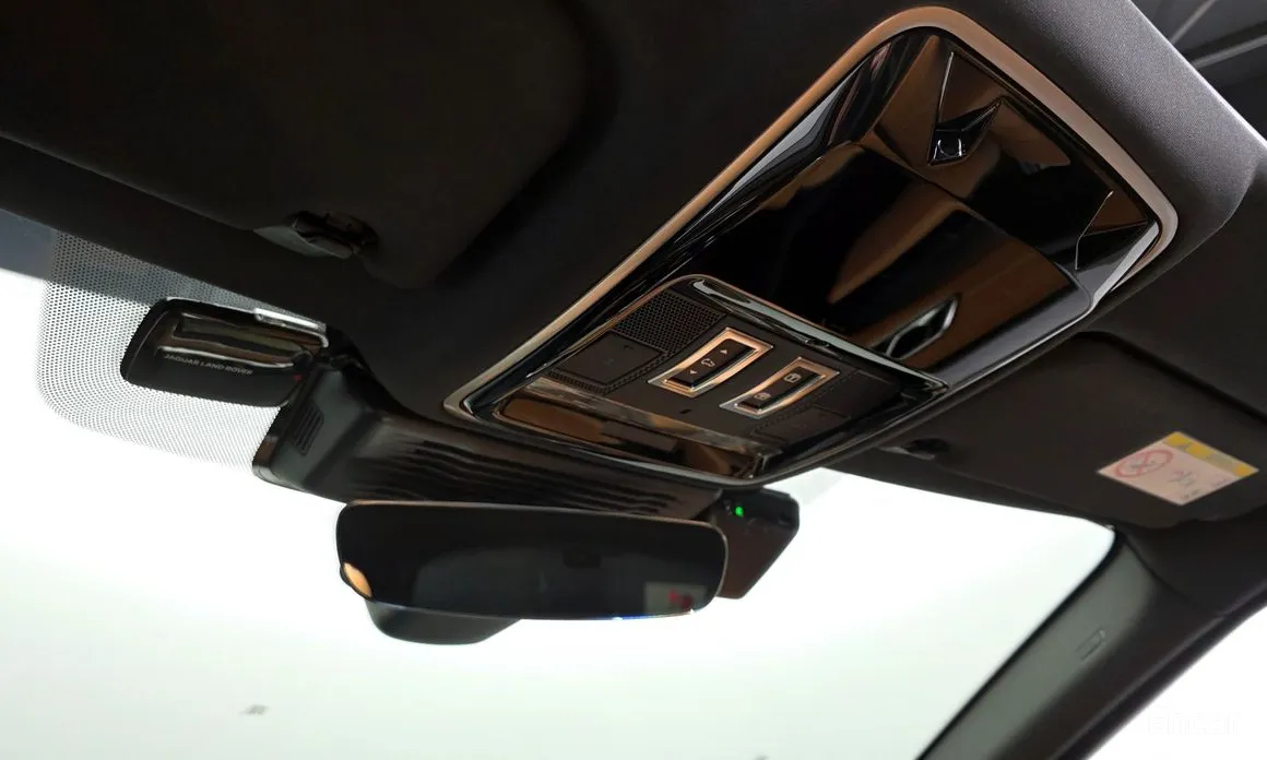 Фото 19 - Land Rover Range Rover Velar