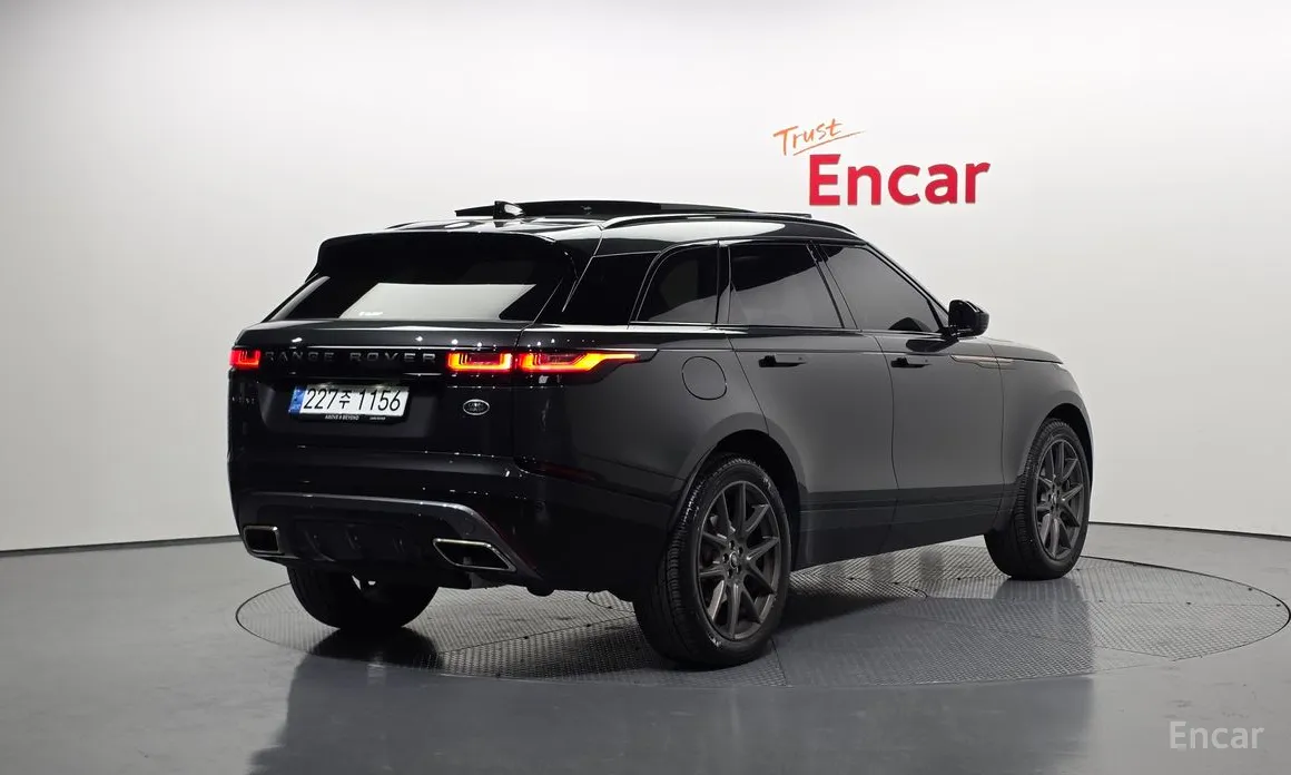 Фото 2 - Land Rover Range Rover Velar