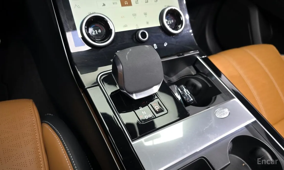 Фото 9 - Land Rover Range Rover Velar