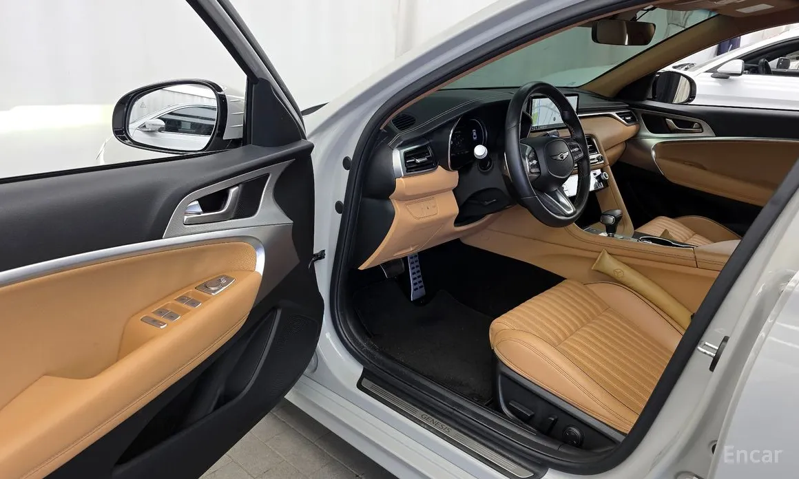 Фото 10 - Genesis G70