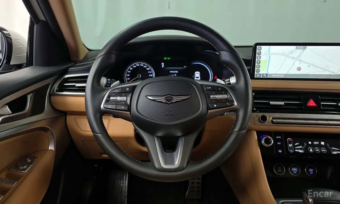 Фото 13 - Genesis G70