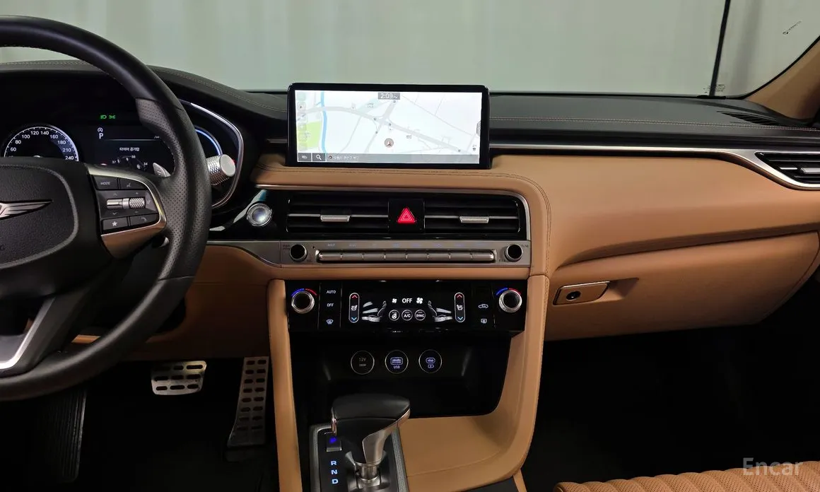 Фото 14 - Genesis G70