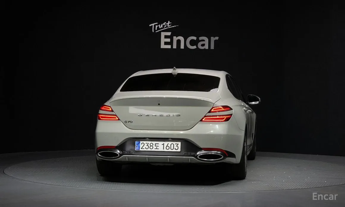 Фото 4 - Genesis G70