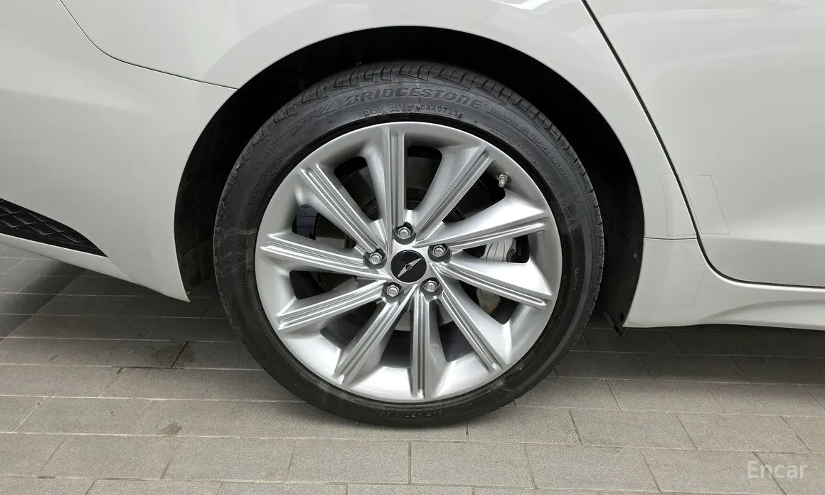 Фото 5 - Genesis G70