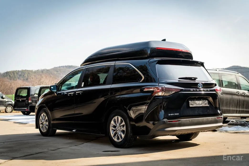 Photo 2 - Toyota Sienna