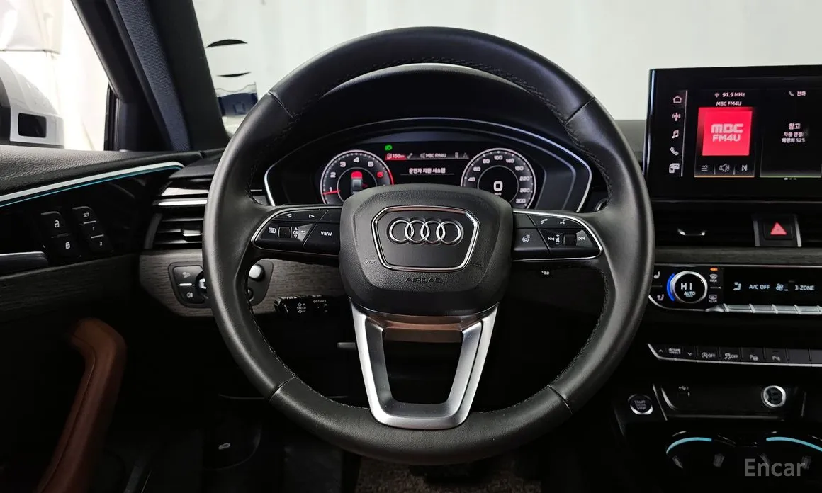 Фото 14 - Audi A4