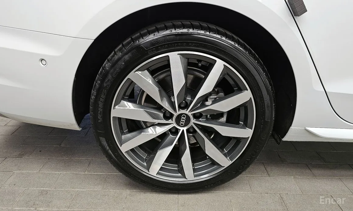 Фото 5 - Audi A4