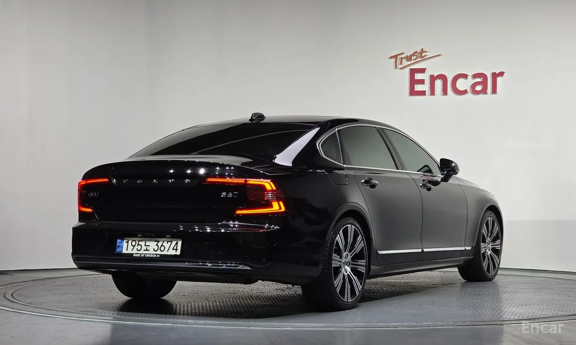 Фото 2 - Volvo S90