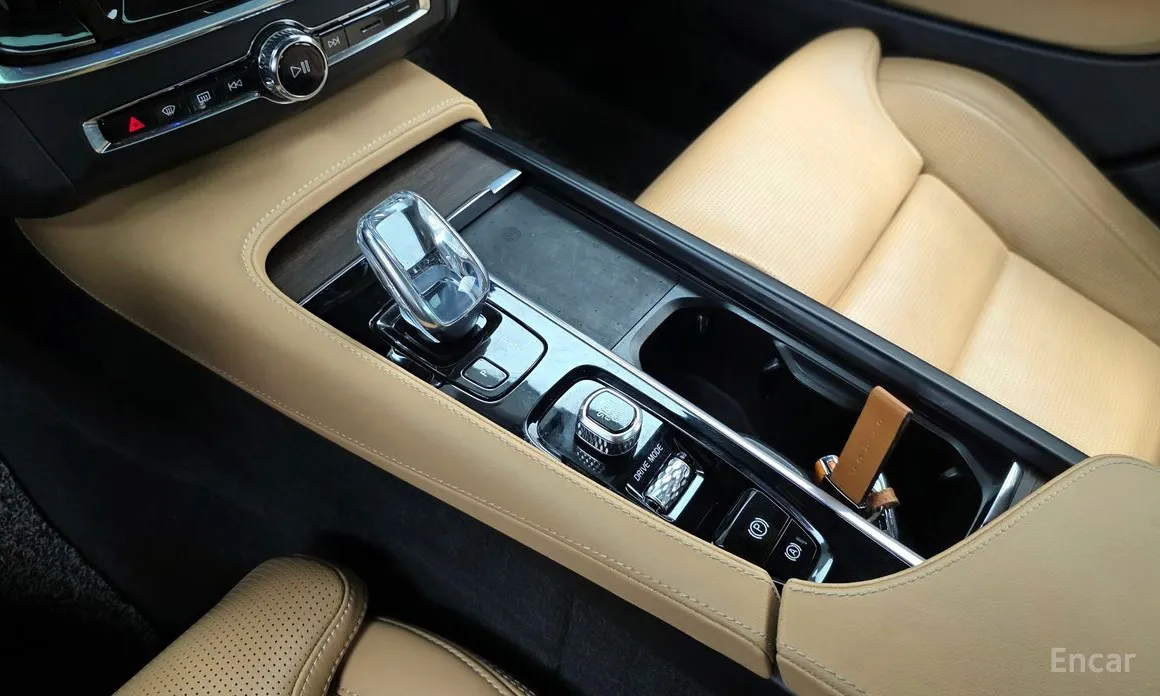 Фото 9 - Volvo S90