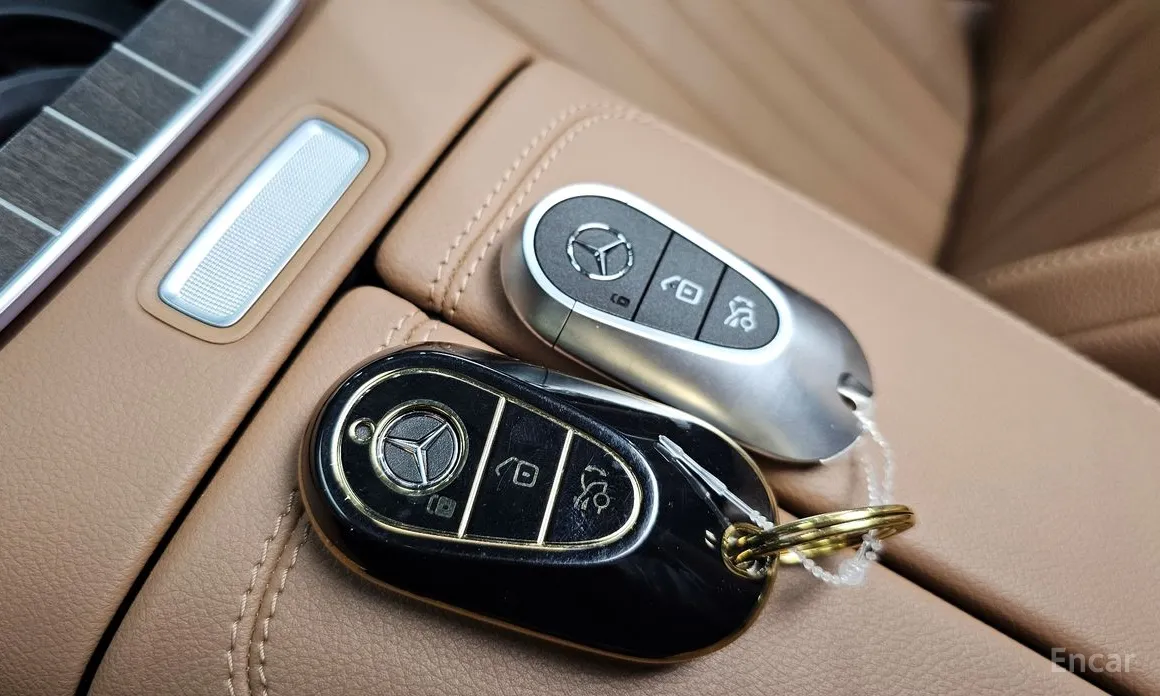 Фото 19 - Mercedes-Benz E-Class