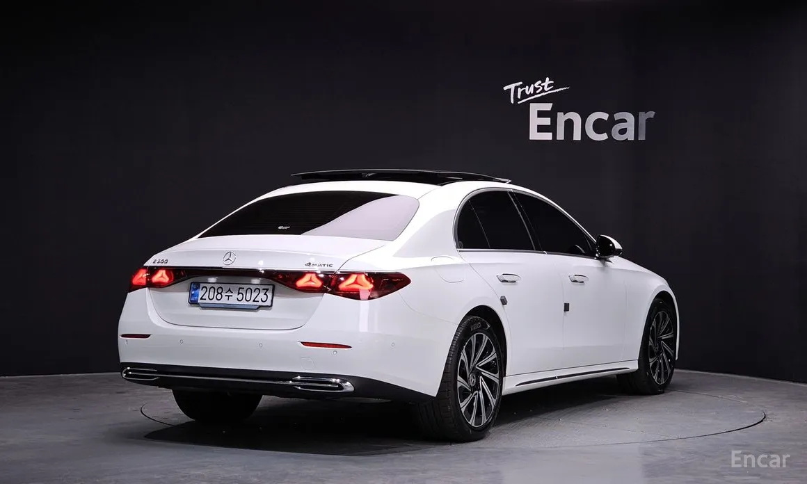 Фото 2 - Mercedes-Benz E-Class