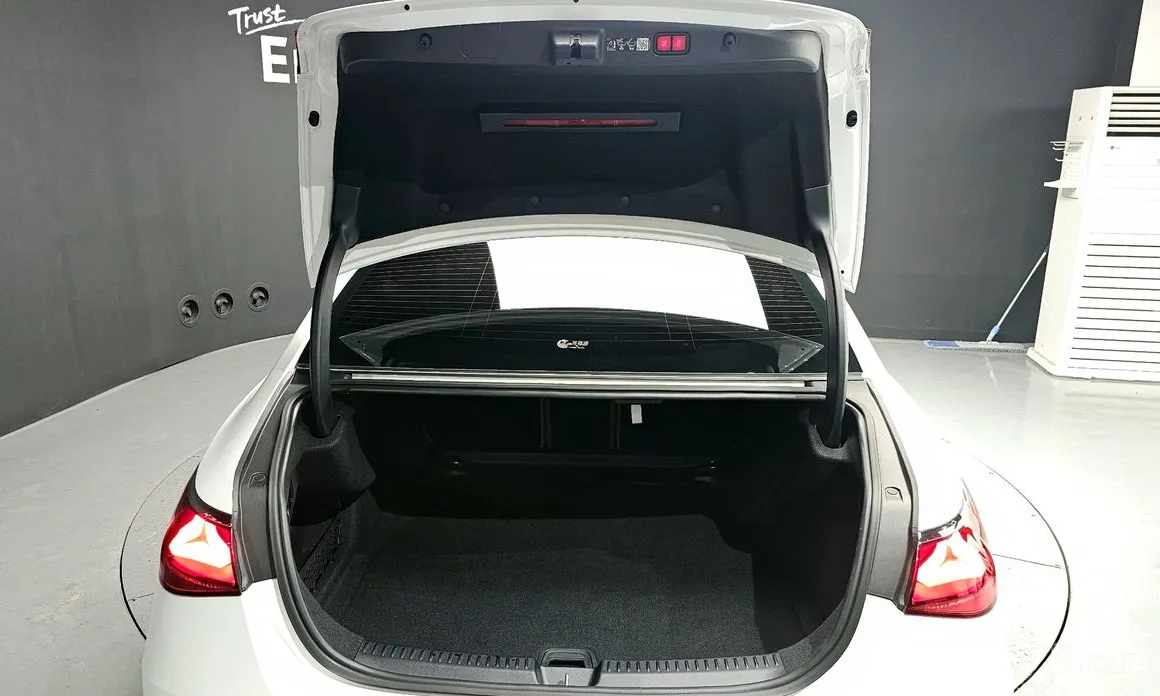 Фото 20 - Mercedes-Benz E-Class