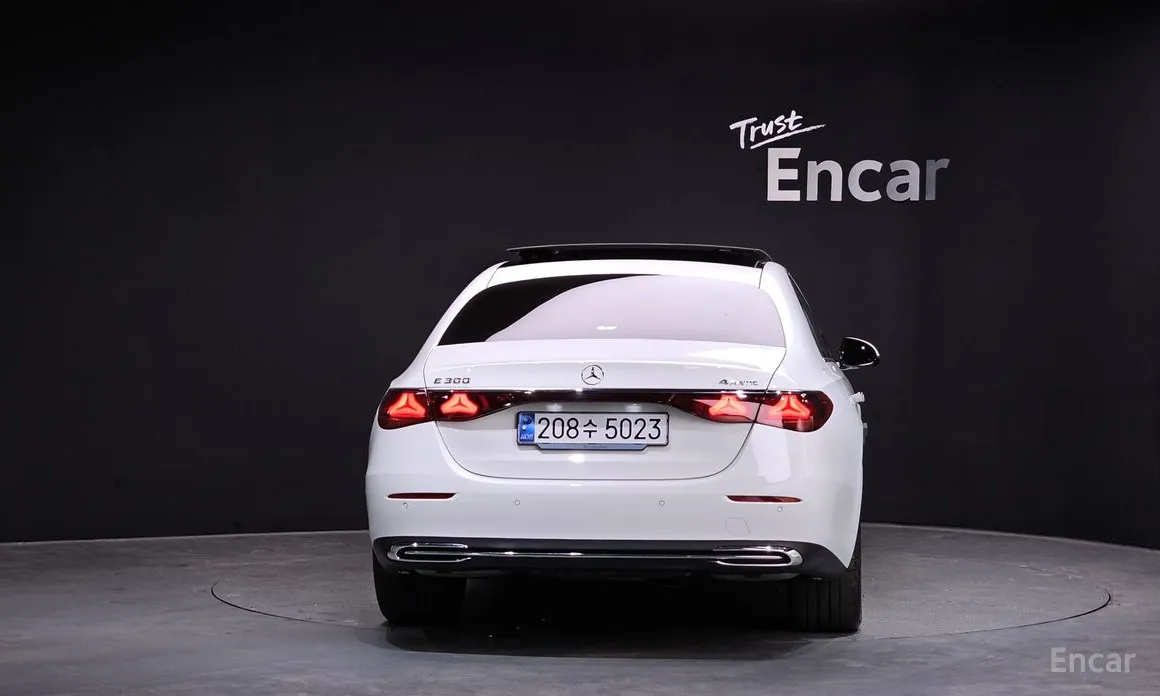 Фото 4 - Mercedes-Benz E-Class