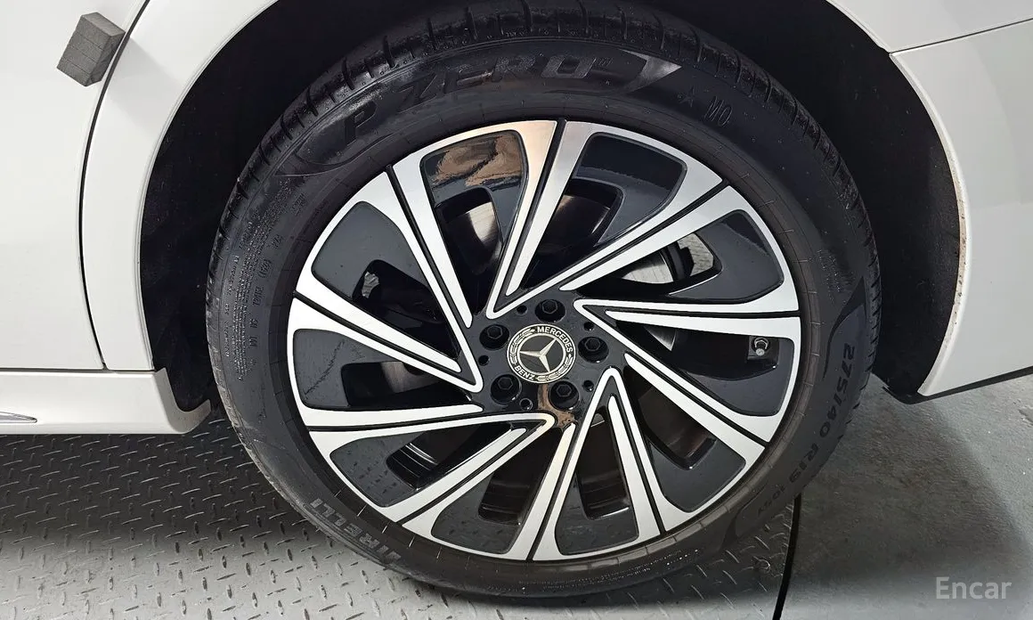 Фото 5 - Mercedes-Benz E-Class