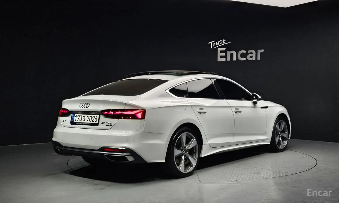 Фото 2 - Audi A5