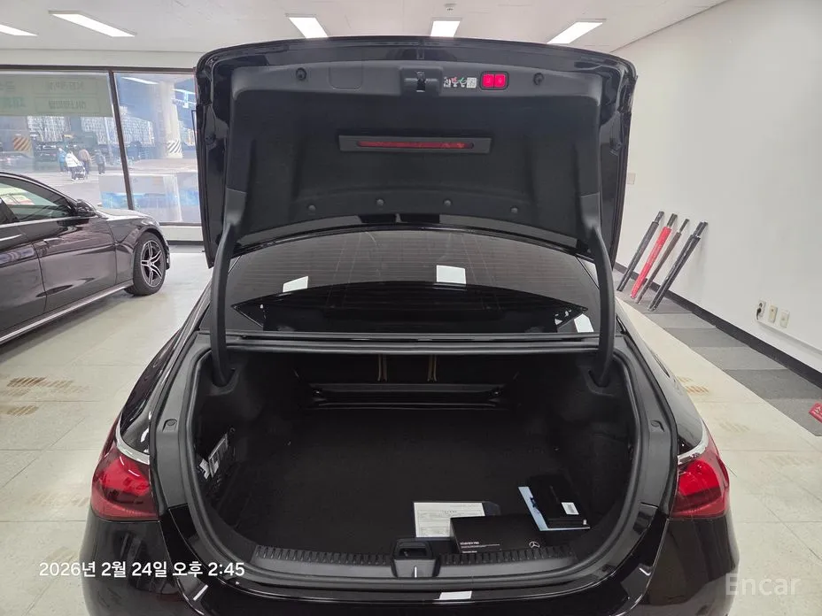 Фото 19 - Mercedes-Benz E-Class