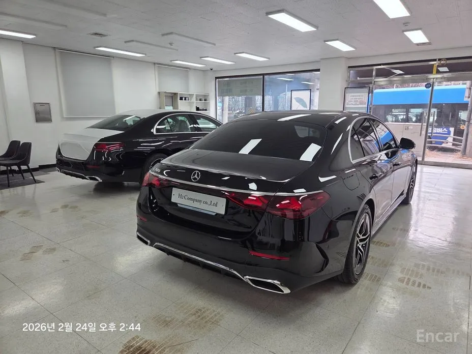 Фото 2 - Mercedes-Benz E-Class