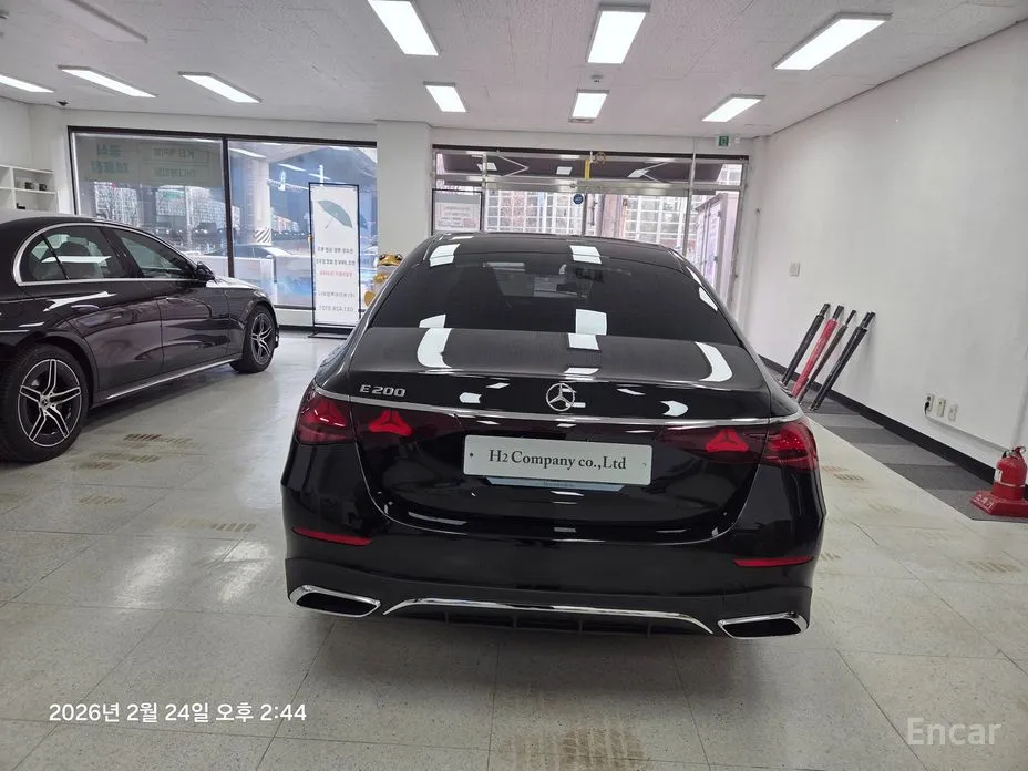 Фото 4 - Mercedes-Benz E-Class