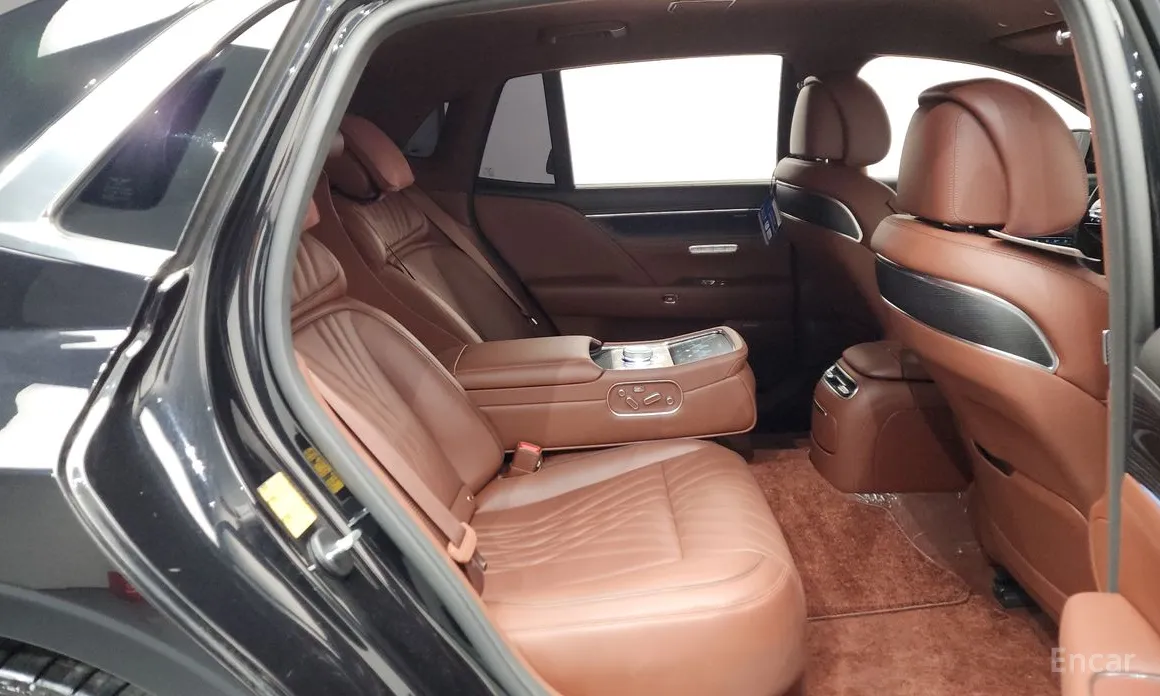 Фото 12 - Genesis G90