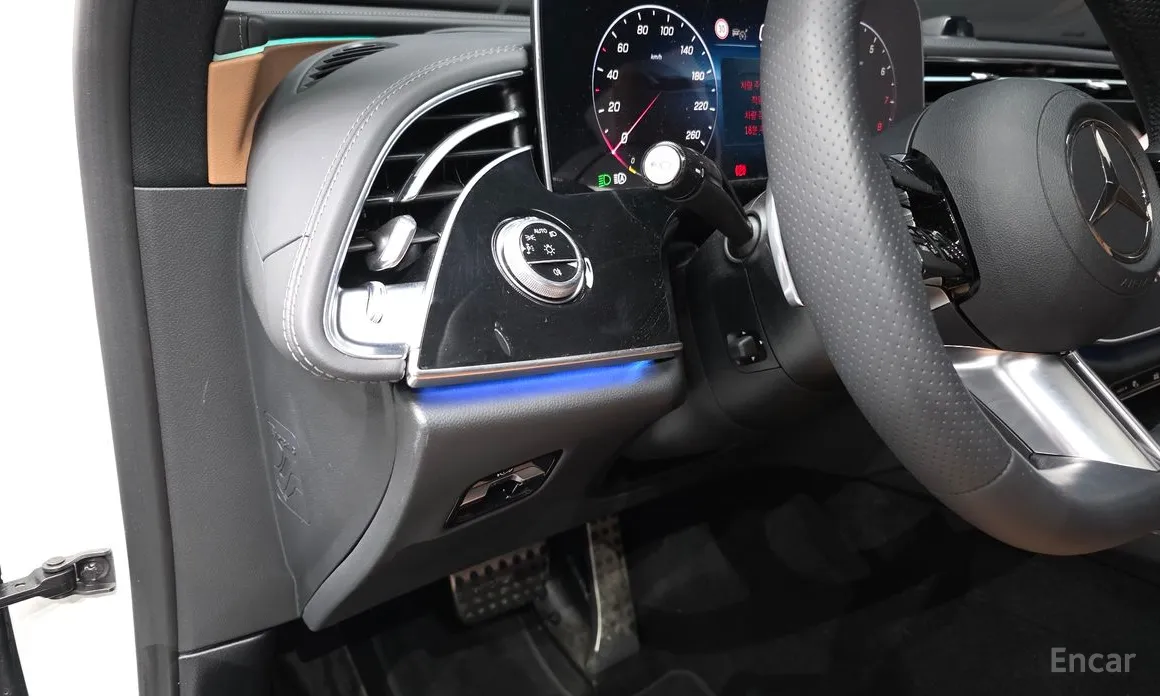 Фото 14 - Mercedes-Benz E-Class