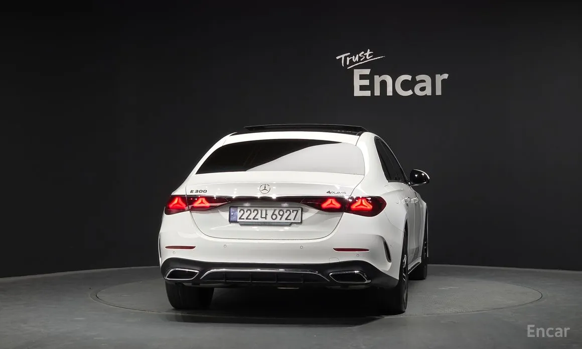 Фото 4 - Mercedes-Benz E-Class